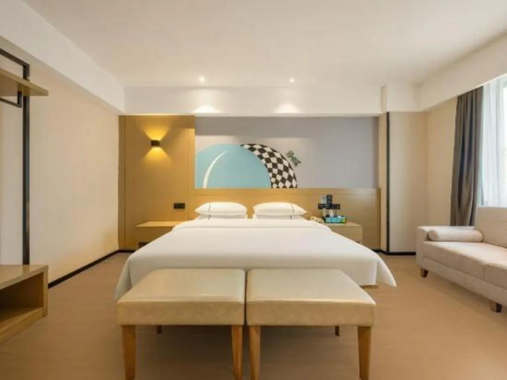 Bed in City Comfort Inn Liuzhou Wuxing Walking Street Zhonghuan Tower