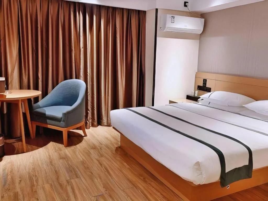 Bed in City Comfort Inn Liuzhou Wuxing Walking Street Zhonghuan Tower