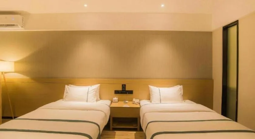 Bed in City Comfort Inn Liuzhou Wuxing Walking Street Zhonghuan Tower