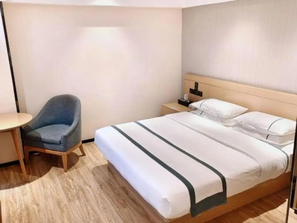 Bed in City Comfort Inn Liuzhou Wuxing Walking Street Zhonghuan Tower