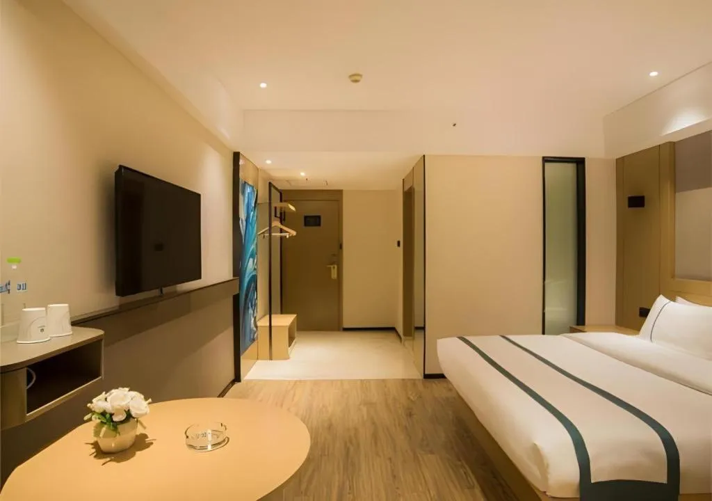 Bed in City Comfort Inn Liuzhou Wuxing Walking Street Zhonghuan Tower