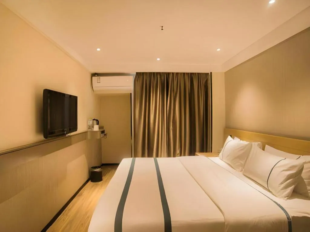 Bed in City Comfort Inn Liuzhou Wuxing Walking Street Zhonghuan Tower