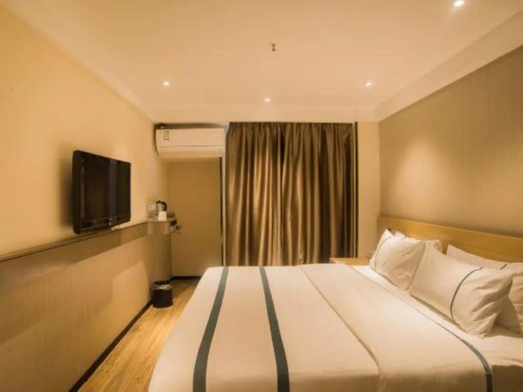 Bed in City Comfort Inn Liuzhou Wuxing Walking Street Zhonghuan Tower