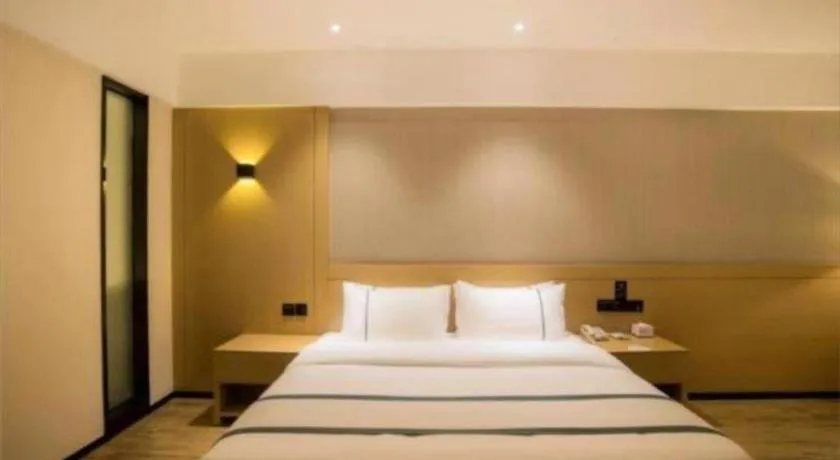 Bed in City Comfort Inn Liuzhou Wuxing Walking Street Zhonghuan Tower