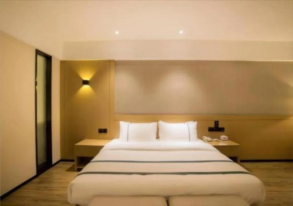 Bed in City Comfort Inn Liuzhou Wuxing Walking Street Zhonghuan Tower