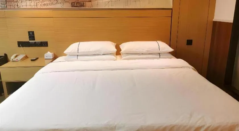 Bed in City Comfort Inn Xiaogan Xiaochang Bus Passenger Station
