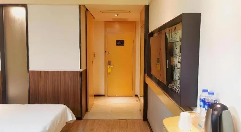 Bed in City Comfort Inn Xiaogan Xiaochang Bus Passenger Station