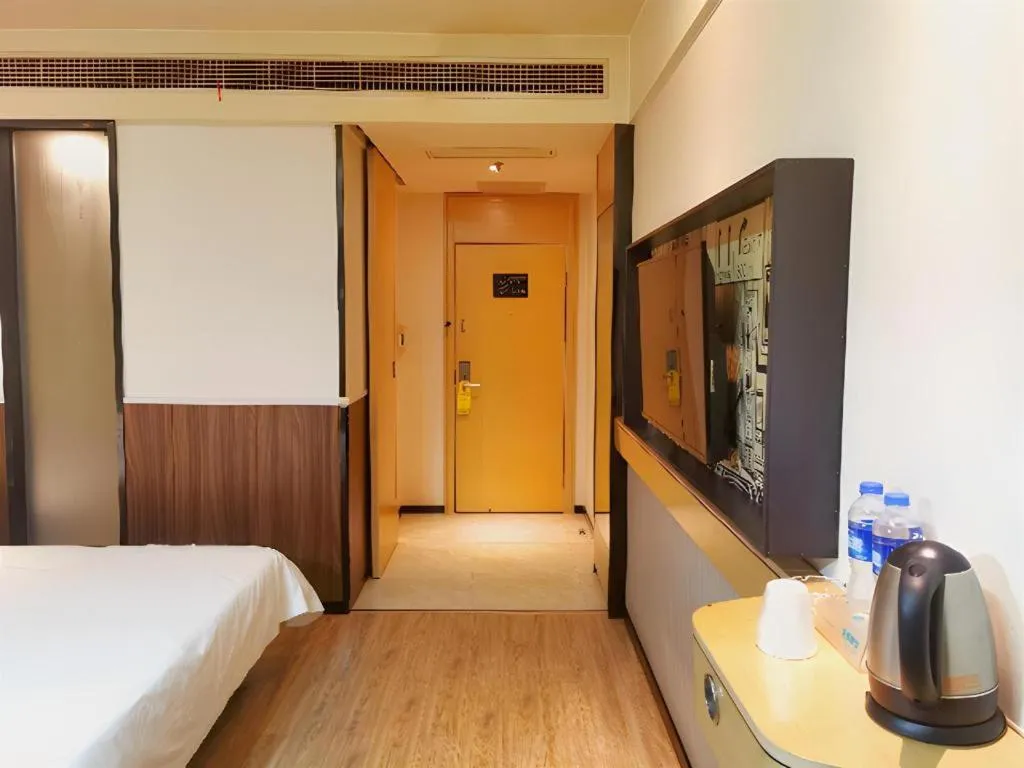 Bed in City Comfort Inn Xiaogan Xiaochang Bus Passenger Station