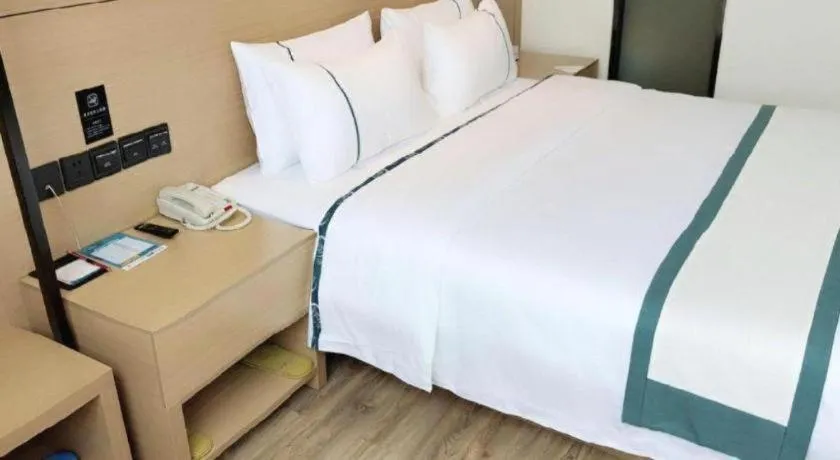 Bed in City Comfort Inn Xiaogan Xiaochang Bus Passenger Station