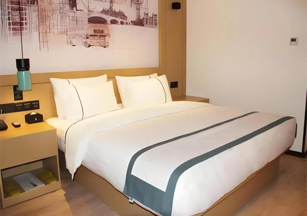 Bed in City Comfort Inn Jinzhou Bohai University Wanda Plaza