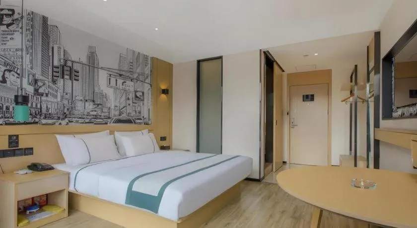 Bed in City Comfort Inn Jinzhou Bohai University Wanda Plaza