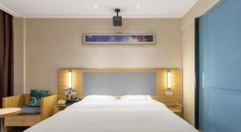 Bed in City Comfort Inn Zhanjiang South Railway Station