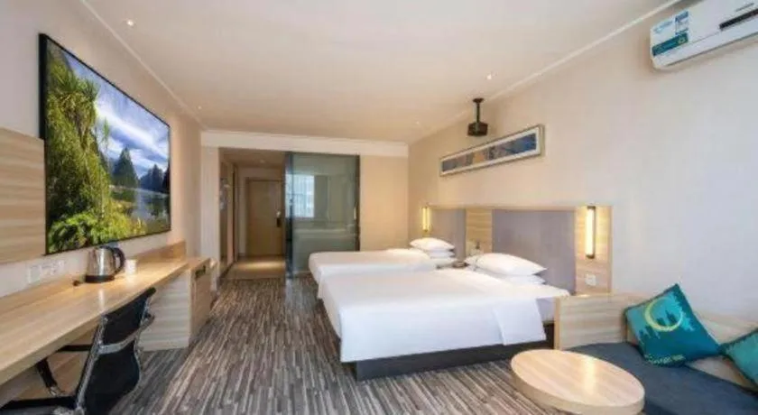 Bed in City Comfort Inn Zhanjiang South Railway Station