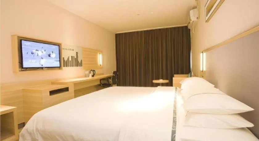 Bed in City Comfort Inn Zhanjiang South Railway Station