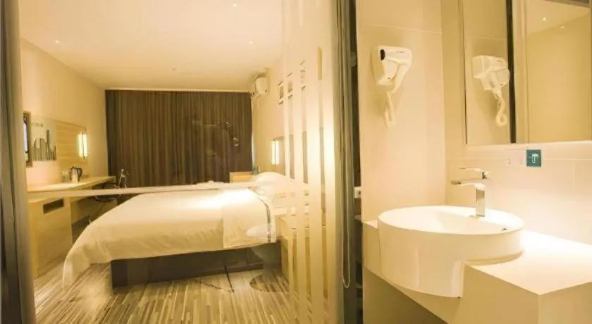 Bed in City Comfort Inn Zhanjiang South Railway Station