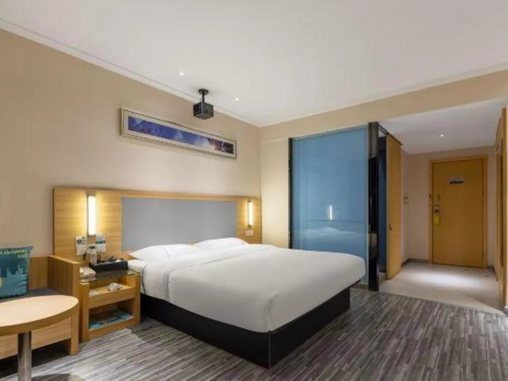 Bed in City Comfort Inn Zhanjiang South Railway Station