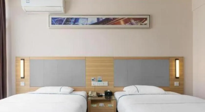 Bed in City Comfort Inn Zhanjiang South Railway Station