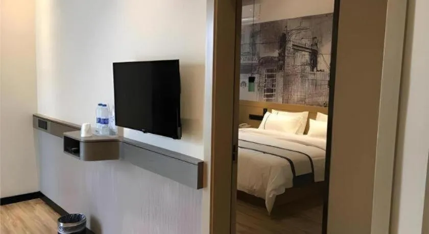 Bed in City Comfort Inn Huanggang Luotian Yishui Waitan