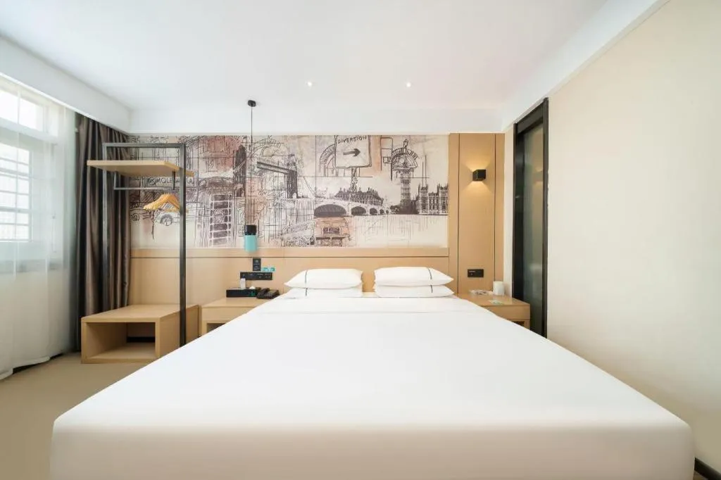 Bed in City Comfort Inn Liuzhou Chengzhong Wanda Haiguan