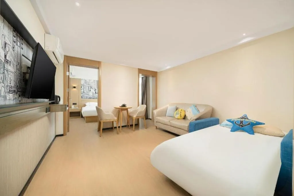 Bed in City Comfort Inn Liuzhou Chengzhong Wanda Haiguan