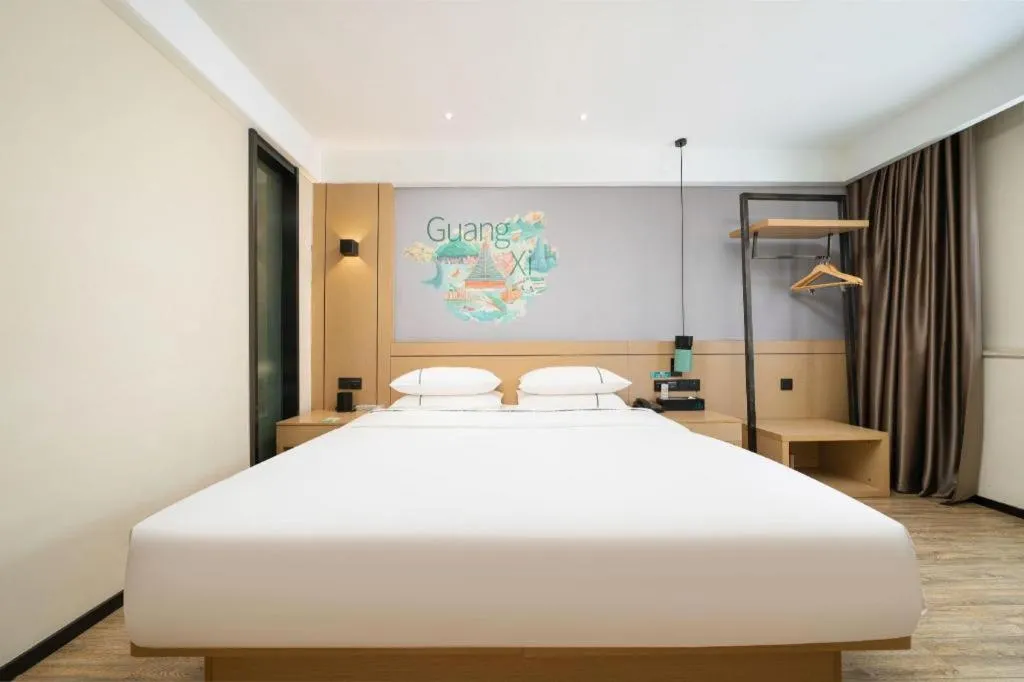 Bed in City Comfort Inn Liuzhou Chengzhong Wanda Haiguan