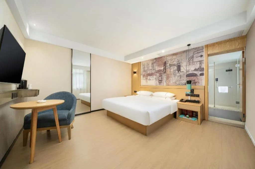 Bed in City Comfort Inn Liuzhou Chengzhong Wanda Haiguan