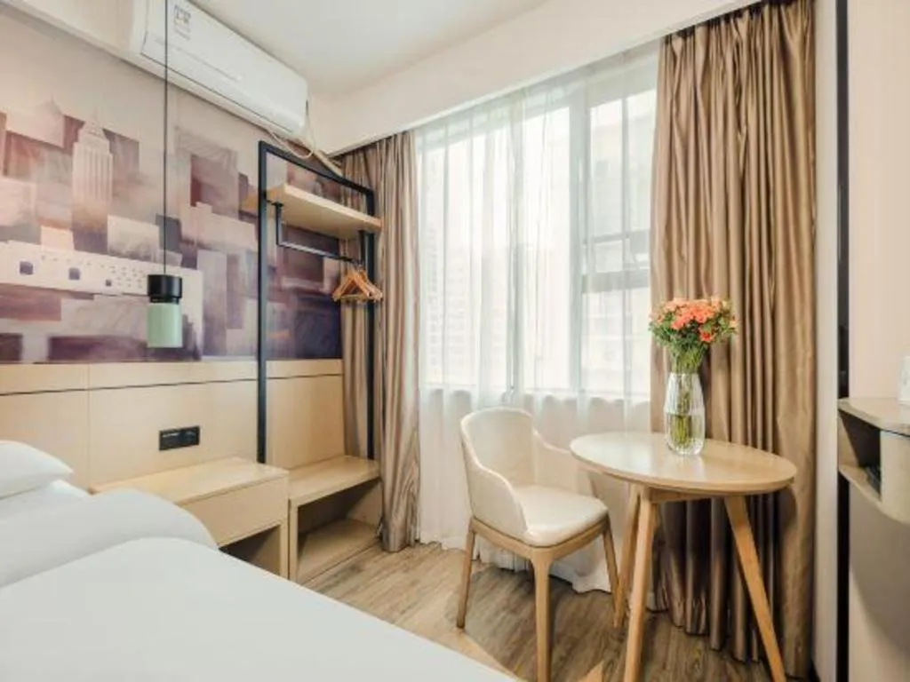 Bed in City Comfort Inn Guigang Hecheng Wanda Plaza