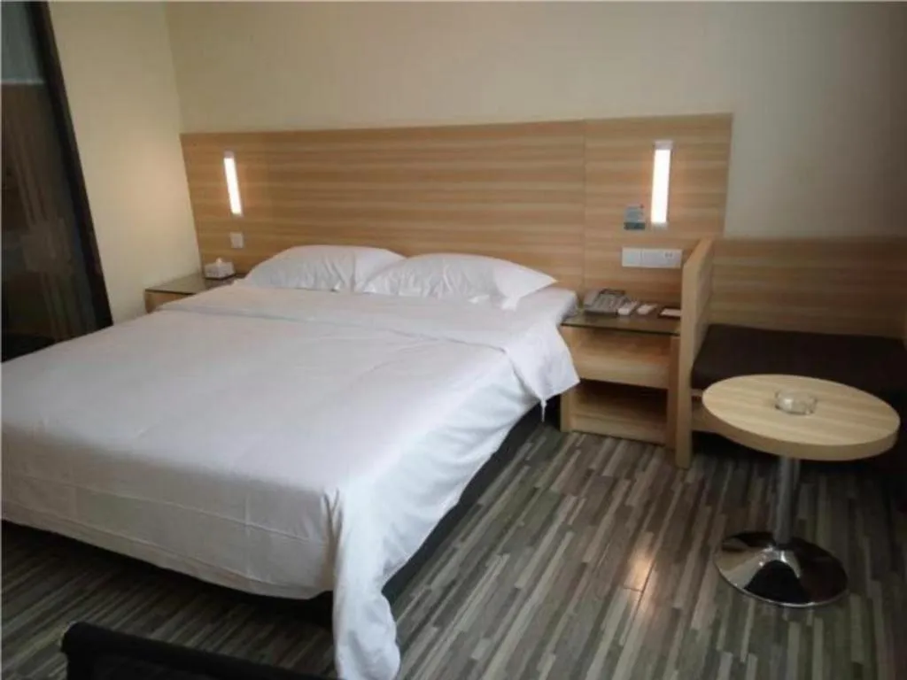 Bed in City Comfort Inn Zhongshan Dongsheng One Plus One
