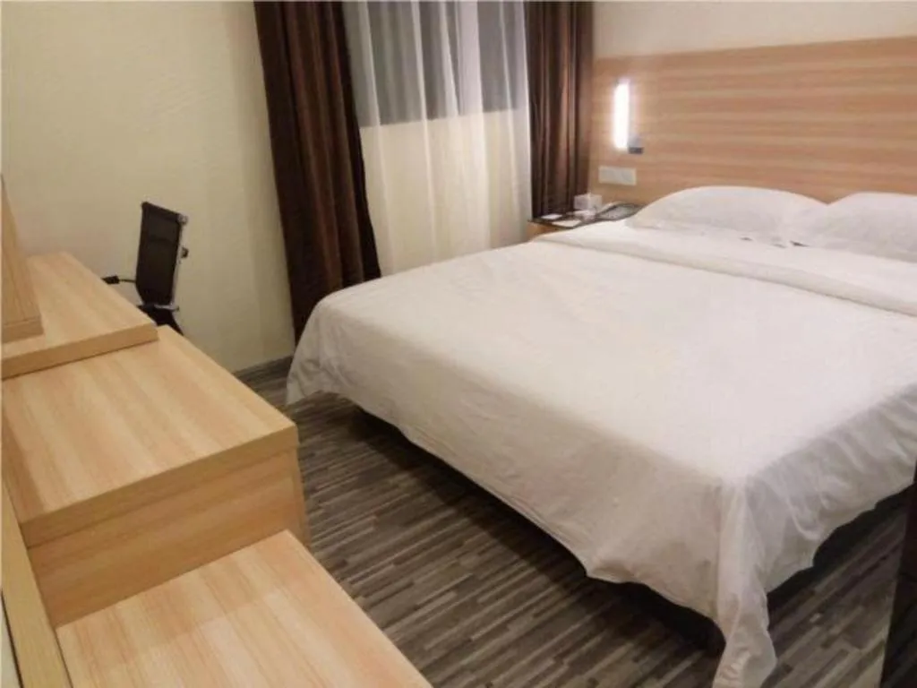 Bed in City Comfort Inn Zhongshan Dongsheng One Plus One