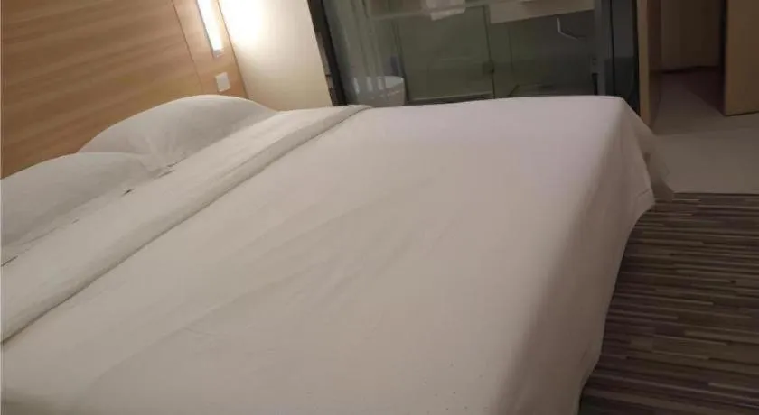Bed in City Comfort Inn Zhongshan Dongsheng One Plus One