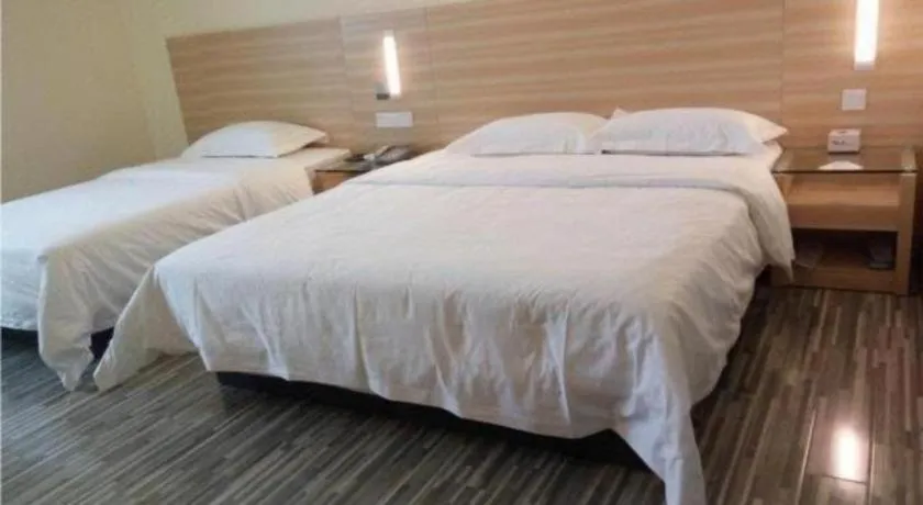 Bed in City Comfort Inn Zhongshan Dongsheng One Plus One