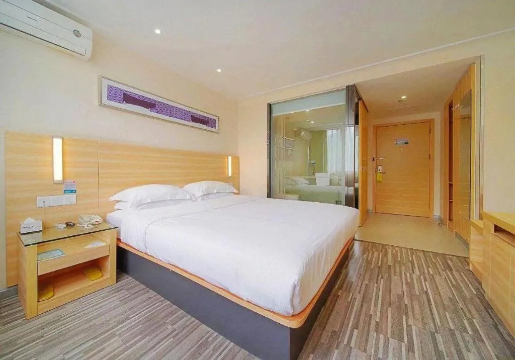 Bed in City Comfort Inn Zhongshan Dongsheng One Plus One