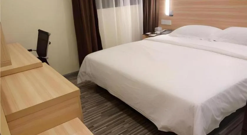 Bed in City Comfort Inn Zhongshan Dongsheng One Plus One