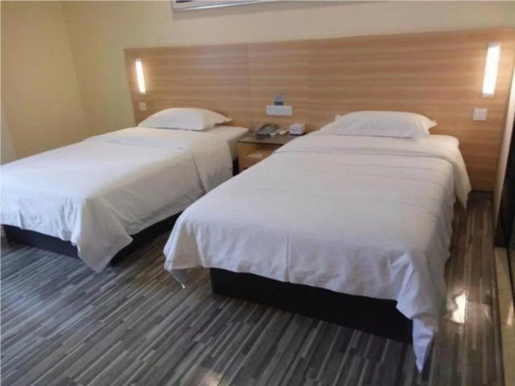 Bed in City Comfort Inn Zhongshan Dongsheng One Plus One