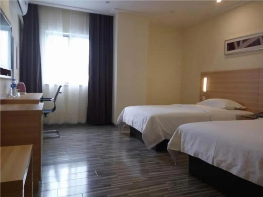 Bed in City Comfort Inn Zhongshan Dongsheng One Plus One