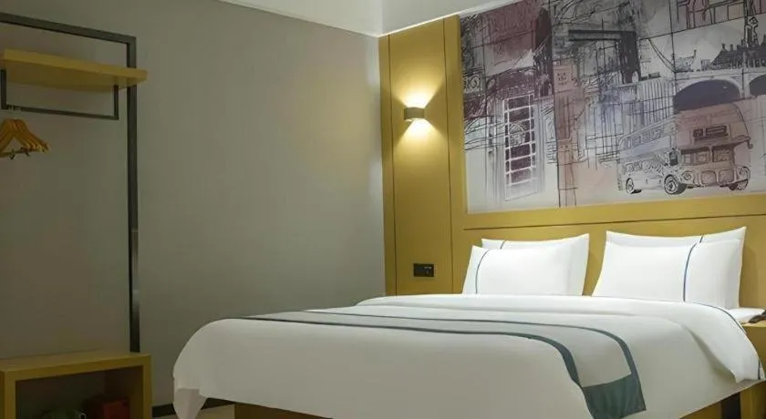 Bed in City Comfort Inn Liupanshui Sports Center