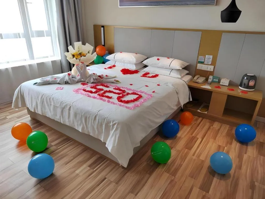 Bed in City Comfort Inn Jingzhou Wanda Plaza