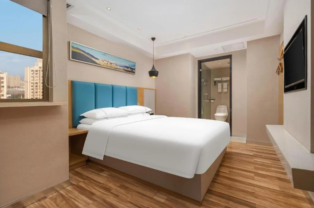 Bed in City Comfort Inn Jingzhou Wanda Plaza