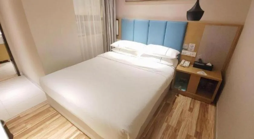 Bed in City Comfort Inn Jingzhou Wanda Plaza