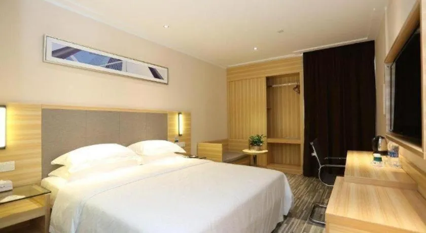 Bed in City Comfort Inn Changsha Jingwanzi Desiqin Plaza