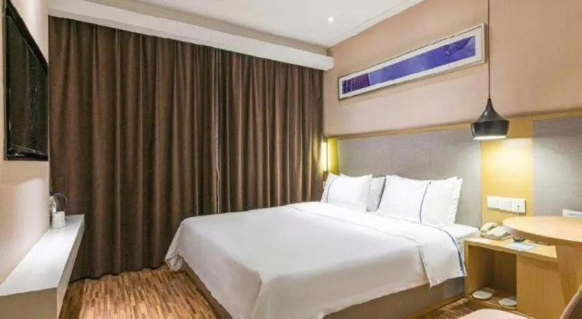 Bed in City Comfort Inn Changsha Jingwanzi Desiqin Plaza