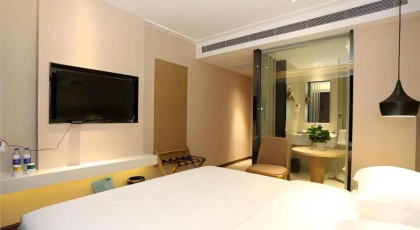 Bed in City Comfort Inn Changsha Jingwanzi Desiqin Plaza