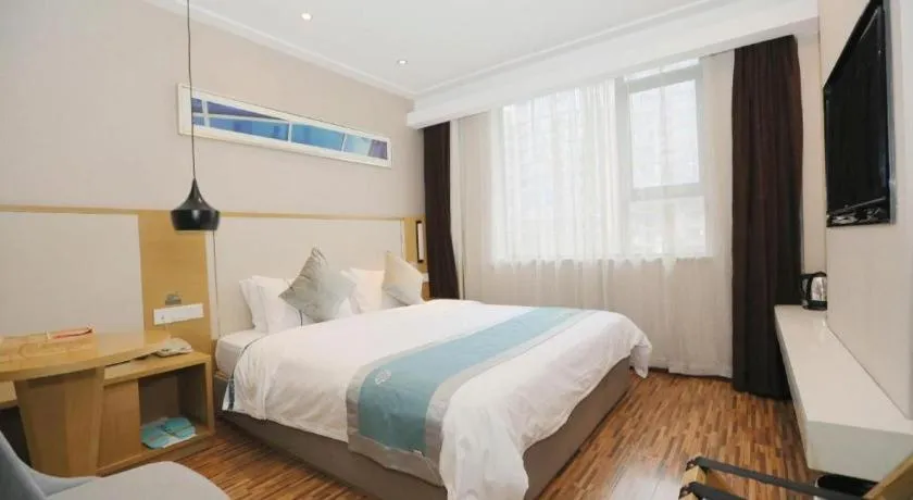 Bed in City Comfort Inn Changsha Jingwanzi Desiqin Plaza