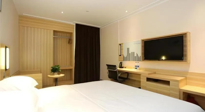 Bed in City Comfort Inn Changsha Jingwanzi Desiqin Plaza