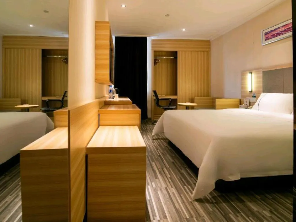 Bed in City Comfort Inn Changsha Jingwanzi Desiqin Plaza