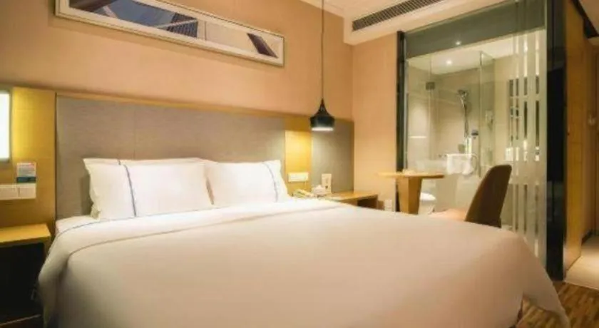 Bed in City Comfort Inn Changsha Jingwanzi Desiqin Plaza