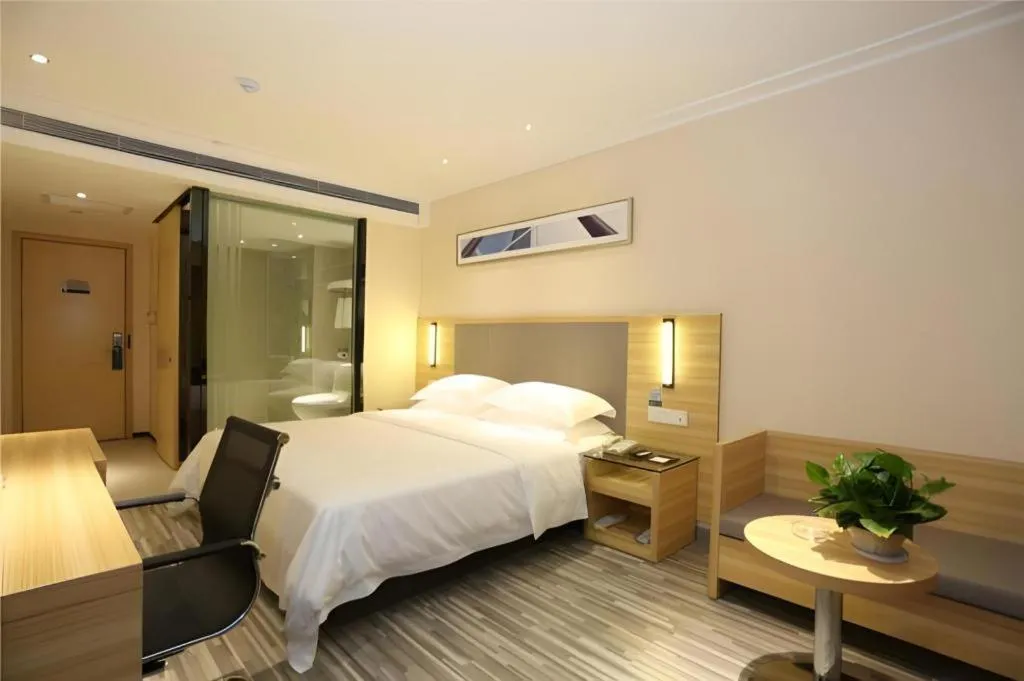 Bed in City Comfort Inn Changsha Jingwanzi Desiqin Plaza