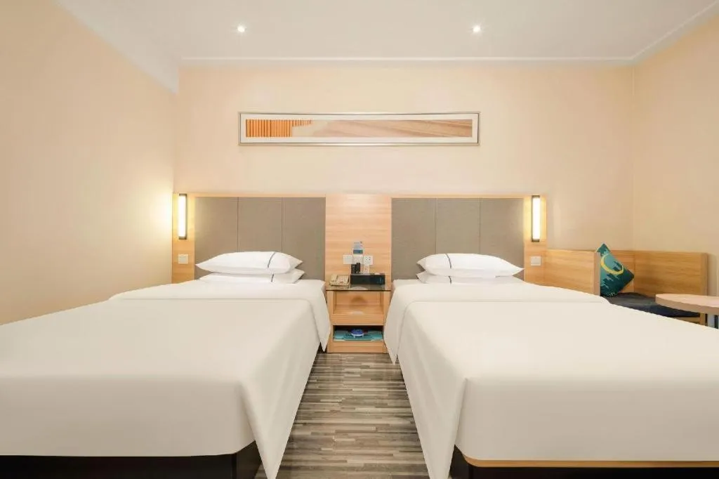 Bed in City Comfort Inn Hechi Chengxi Avenue