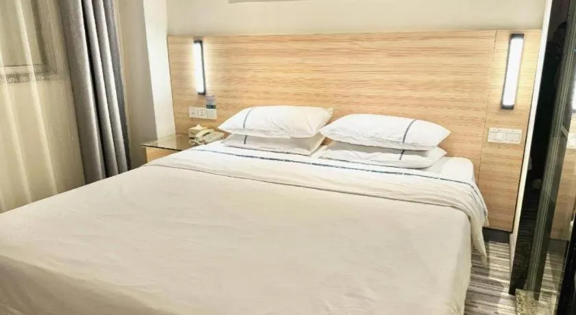 Bed in City Comfort Inn Tianmen East Lake Wanda Plaza