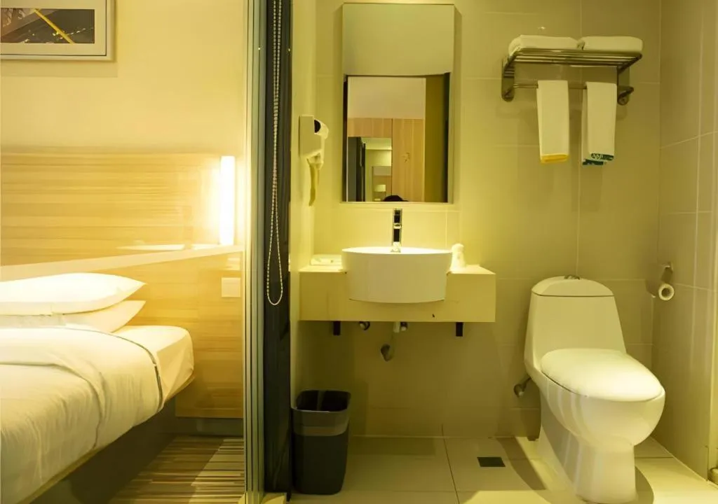 Bed in City Comfort Inn Tianmen East Lake Wanda Plaza